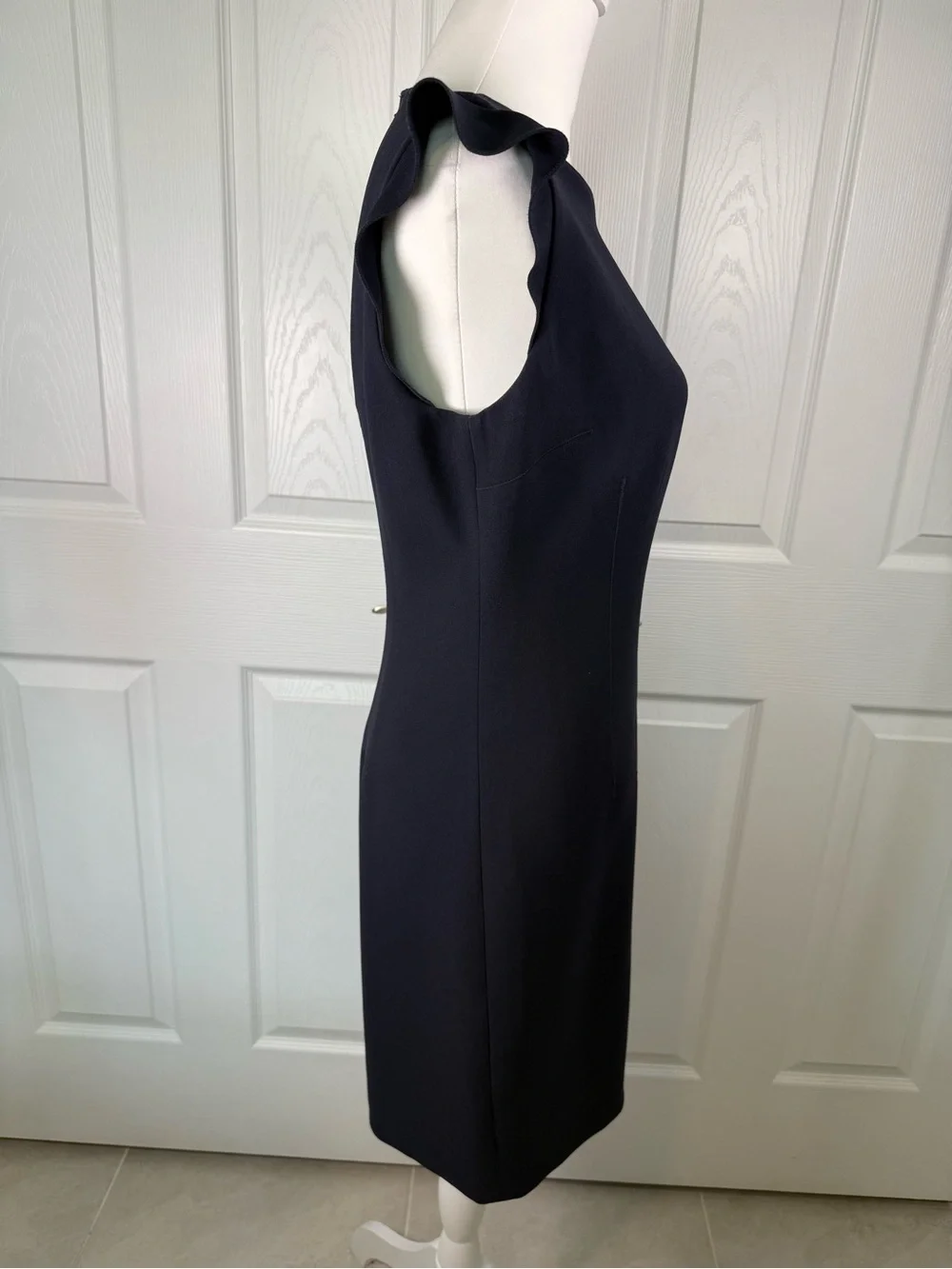 Elie Tahari Navy Cap- Flutter Sleeve Midi Sheath Dress ~8 - Picture 4 of 13